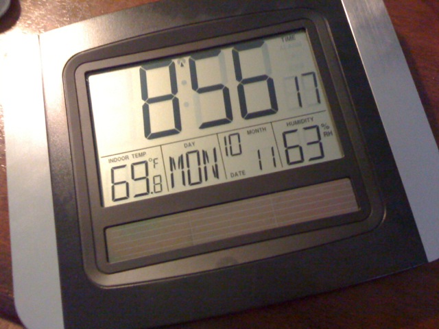 Mainstays WT-8029U Solar Powered Clock